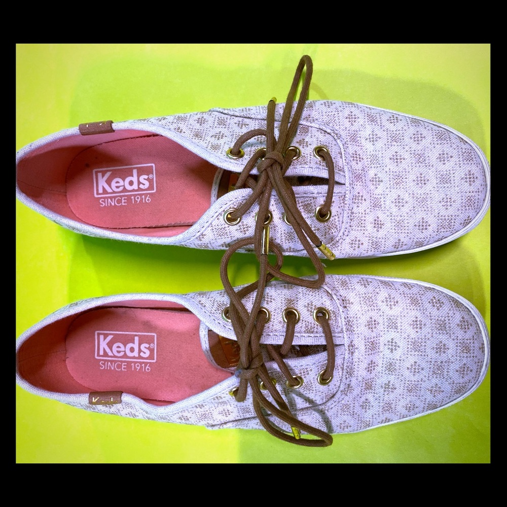 Women’s sneaker size 6.5